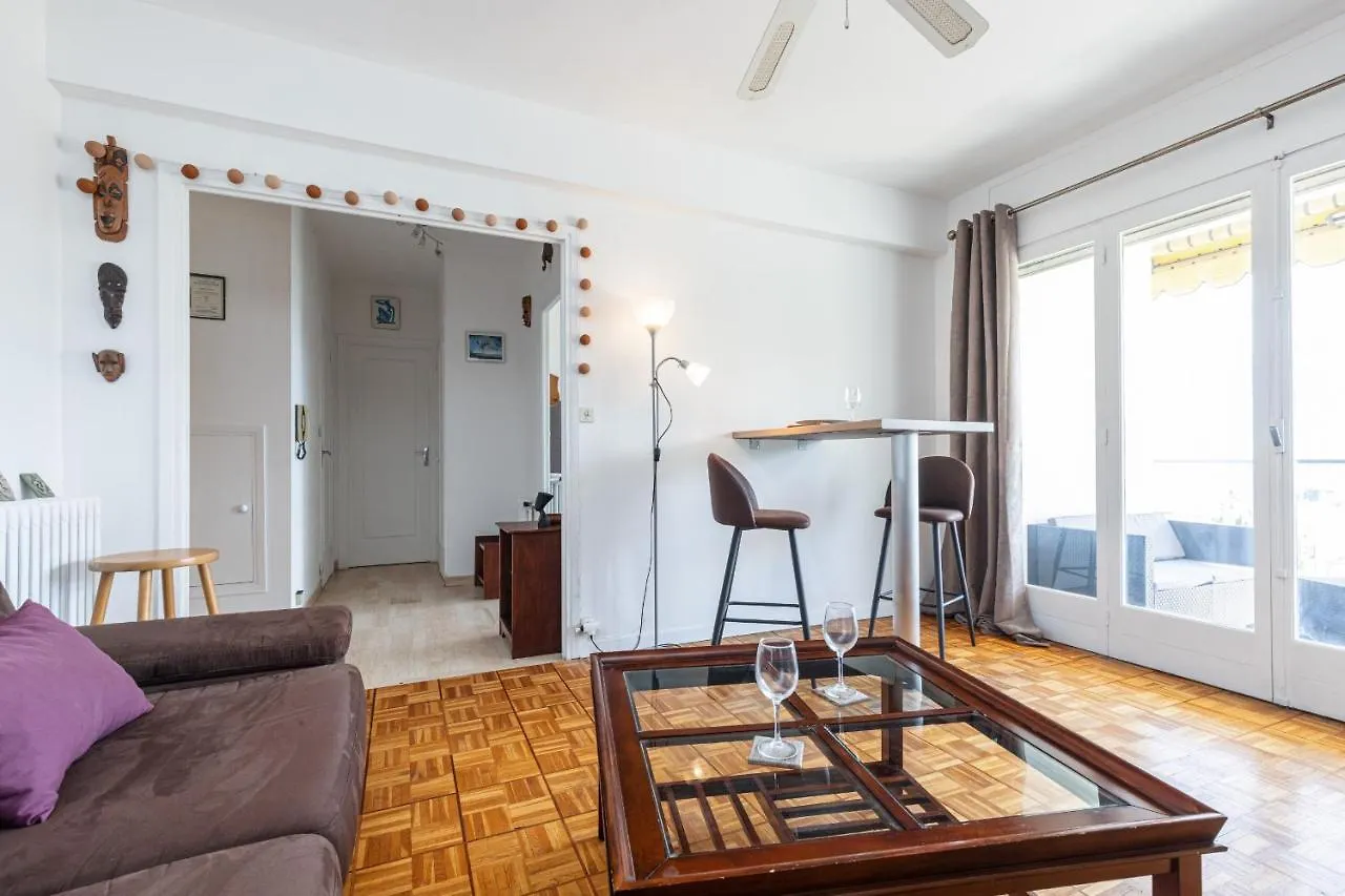Open View Studio & Garage Nice Apartment